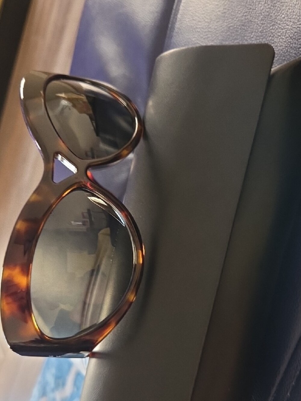 Saint Laurent Tortoiseshell Sunglasses with Gold Logo - Picture 3 of 4
